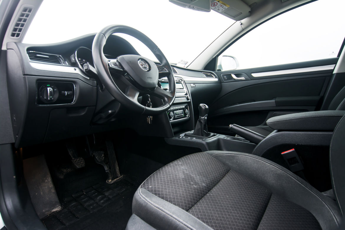 Skoda Superb Combi 2.0 TDI - wnętrze druga generacja