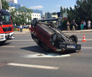 Dachowanie obok ronda Jagiellonów w Bydgoszczy [ZDJĘCIA]