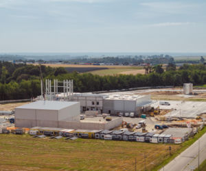 Nowa fabryka za 100 mln zł powstaje pod Opolem. Jej 63-metrowa wieża zdominuje krajobraz