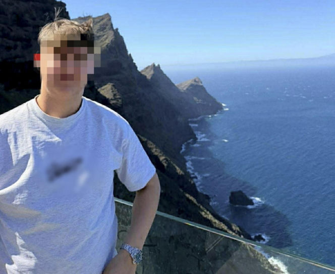 Grób Nikodema utonął w kwiatach