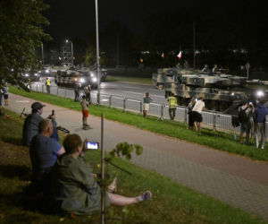 Nocna próba defilady wojskowej w Warszawie