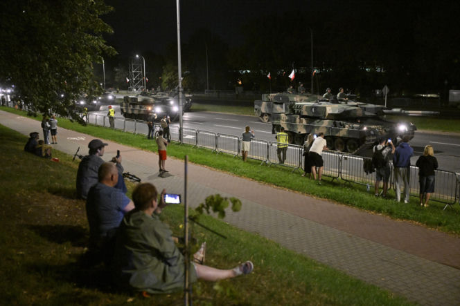 Nocna próba defilady wojskowej w Warszawie
