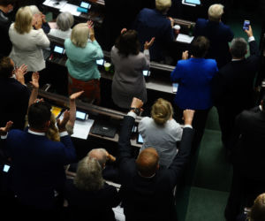 Reasumpcja głosowania w Sejmie Wojna o TVN trwa