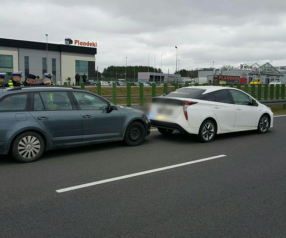 Blokada na S8. Litwin uciekał kradzioną toyotą. Zatrzymał auto i próbował uciekać piechotą
