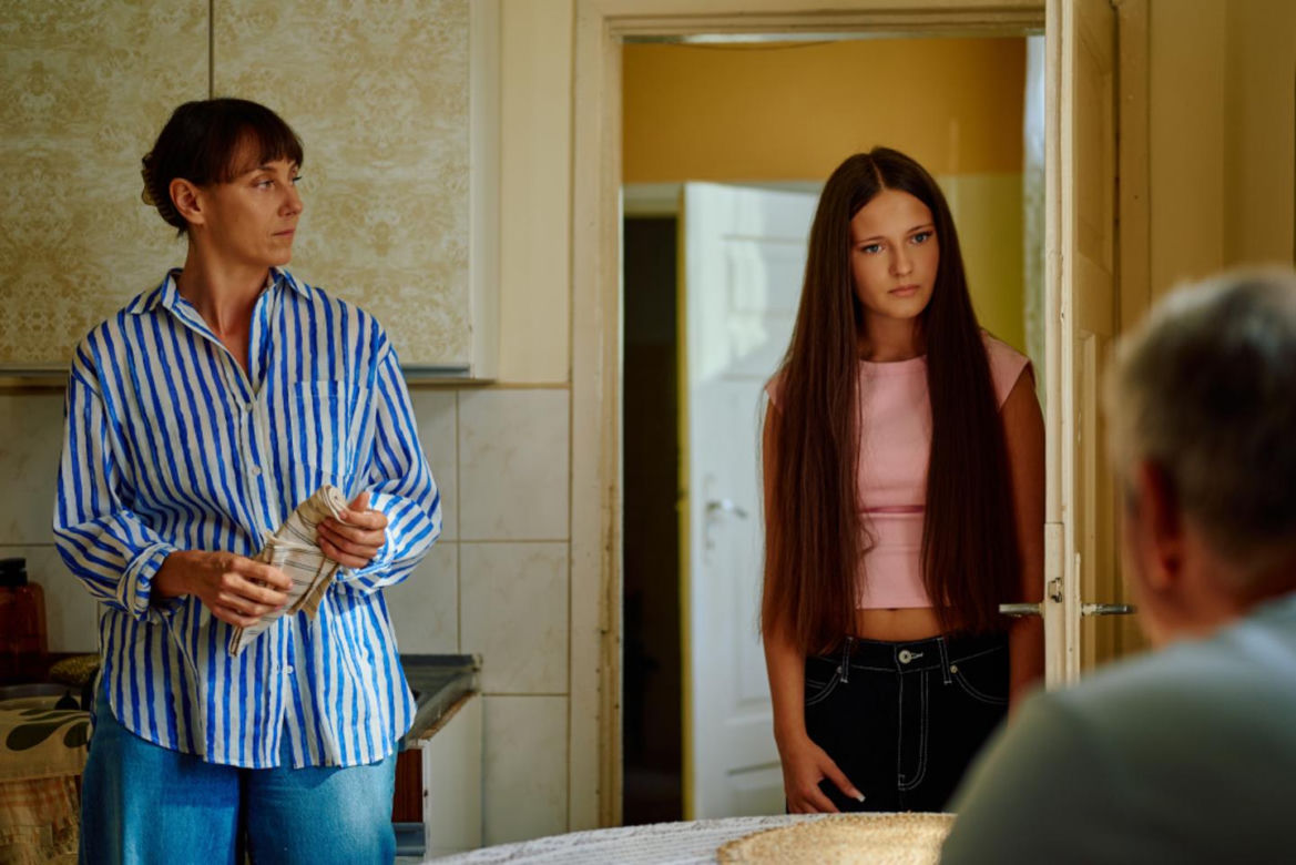 Na Wspólnej, odc. 4309. Greg Kalski (Michał Sitarski), Ewelina Kalska (Marta Malikowska), Jagoda (Laura Zawadka)