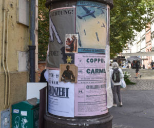 Nazistowskie symbole na starówce w Toruniu. Kręcą tam nowy film