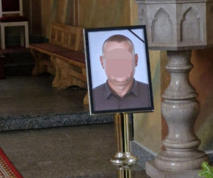 Twardego chłopa zabił szerszeń