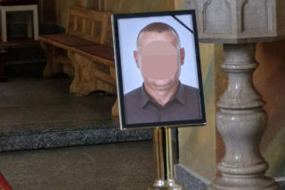 Twardego chłopa zabił szerszeń