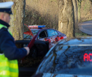 Zajączki. Strażacy nie dotarli na ważną uroczystość z powodu wypadku. Zderzyli się z kierującym ciągnikiem [ZDJĘCIA].