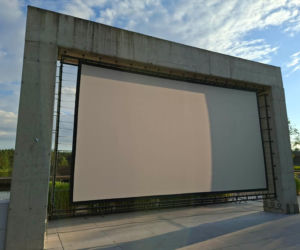 To jedyne takie kino plenerowe w Świętokrzyskiem. W Porcie Lubianka na leżakach i na kajakach
