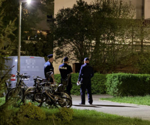 Szok na Żoliborzu! Mężczyzna runął z trzeciego piętra, w mieszkaniu drugie ciało