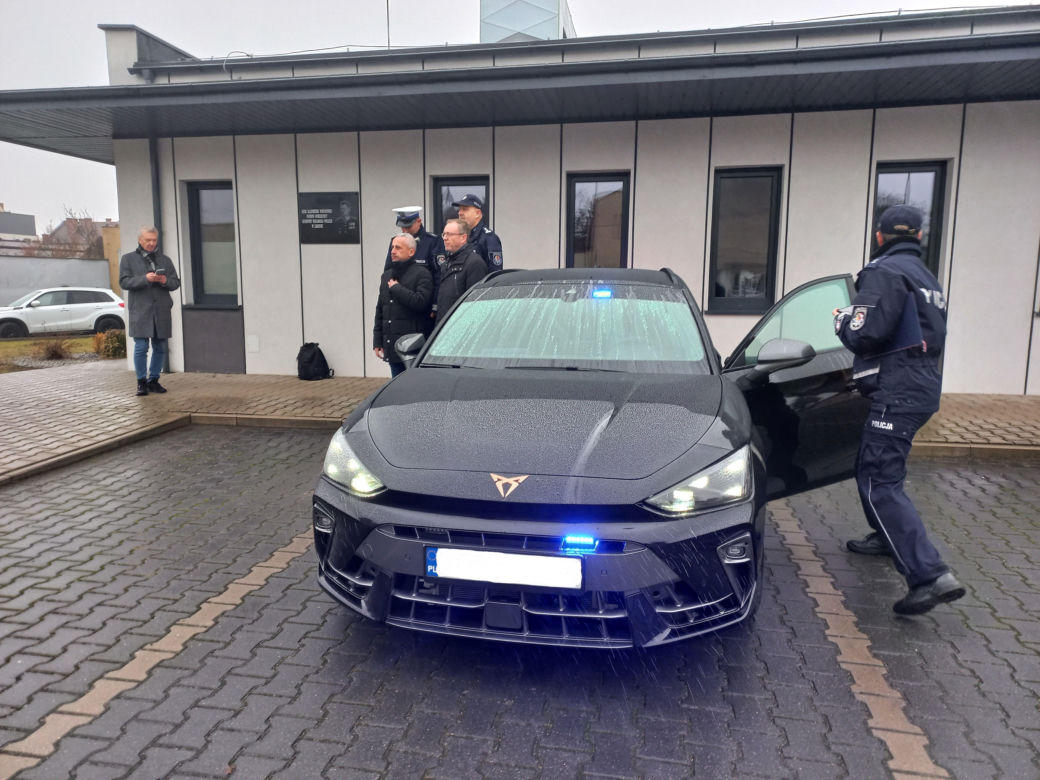 Posypały się pierwsze mandaty. Policja z Leszna ma nowy nieoznakowany radiowóz