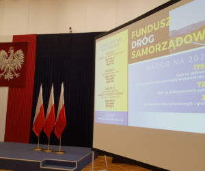Przekazanie czeków potwierdzających dofinansowanie z Funduszu Dróg Samorządowych w subregionie tarnowskim