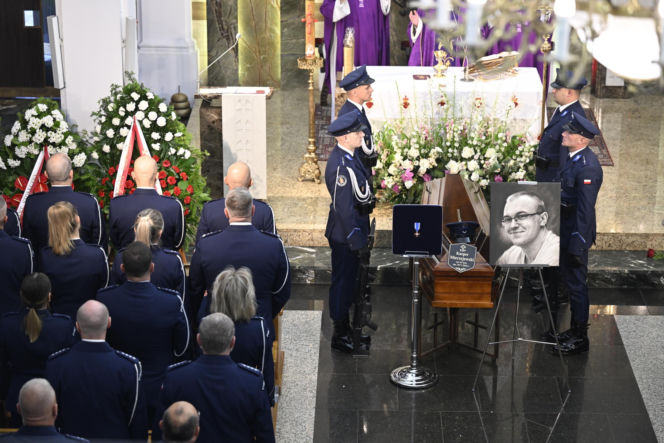 Młody policjant zginął w potwornym wypadku. Pogrzeb Kacpra Mierzejewskiego