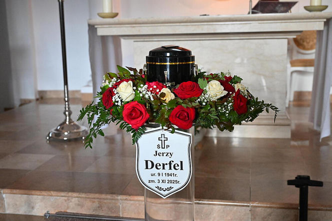 Pogrzeb - Jerzy Derfel