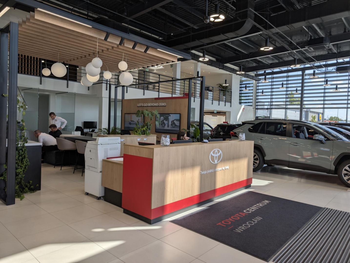 Wielka Letnia Wyprzedaż w Toyota Centrum Wrocław. Sprawdź, dlaczego właśnie teraz warto kupić nową Toyotę