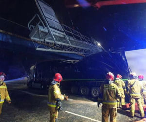 Zderzenie dwóch ciężarówek na DK 92 w kierunku Wrześni! Jedna osoba ranna [ZDJĘCIA]