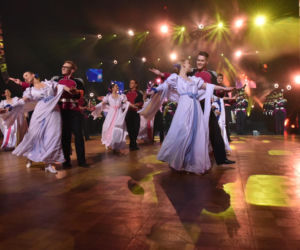 XIV Marszałkowski Bal Dobroczynny w CKK Jordanki. Zdjęcia ze środka. Efektowne kreacje VIP-ów