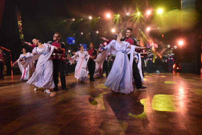 XIV Marszałkowski Bal Dobroczynny w CKK Jordanki. Zdjęcia ze środka. Efektowne kreacje VIP-ów