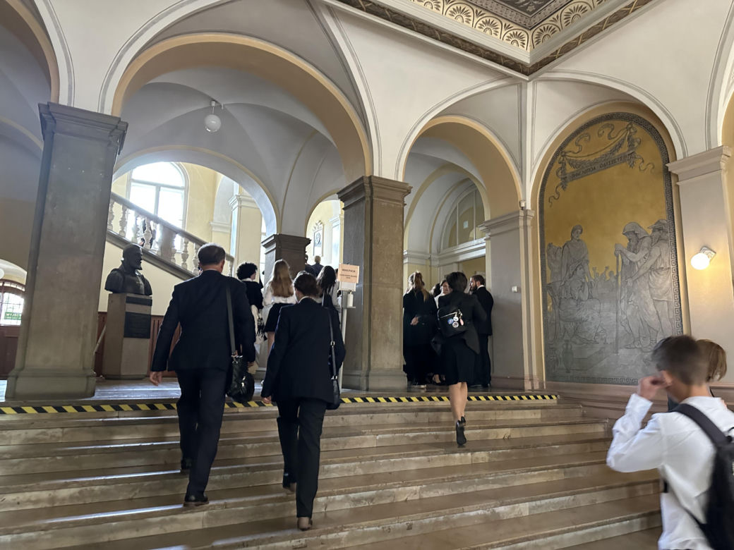 Uczniowie I Liceum Ogólnokształcącego im. Bartłomieja Nowodworskiego rozpoczęli rok szkolny 2023/2024