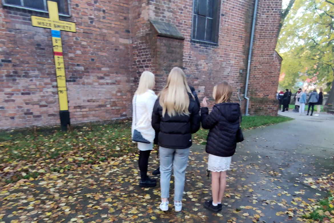 Pogrzeb zamordowanej 13-latki. Bliscy żegnają Nadię w Inowrocławiu