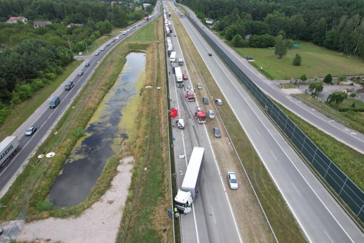 Dramat na S7 pod Grójcem. Nie żyje 49-letni kierowca busa
