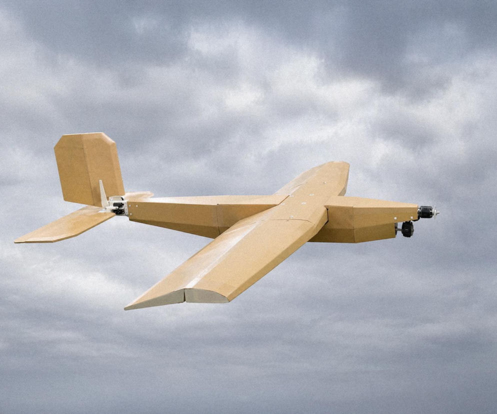 AirKamau 150 dron kamikaze z kartonu
