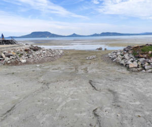 Balaton wysycha i zamienia się w kałużę. Potężne jezioro odsłoniło dno