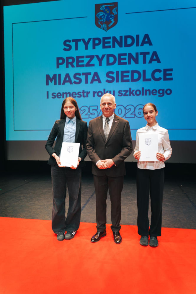 Najzdolniejsi uczniowie odebrali stypendia Prezydenta Miasta Siedlce