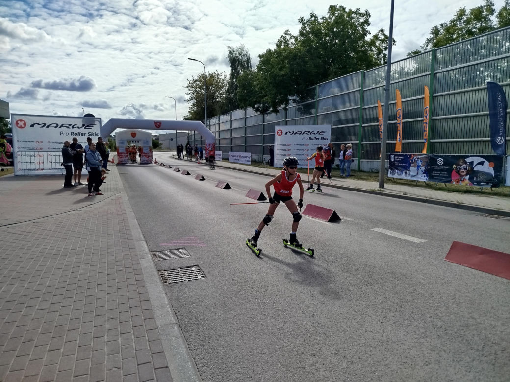 Zawody o Puchar Polski na nartorolkach Marwe Cup 2025 zostały zainaugurowane w Siedlcach