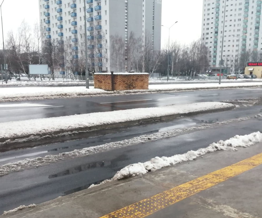 Fatalne warunki na wielkopolskich drogach. Sól nie działa przy minus 10