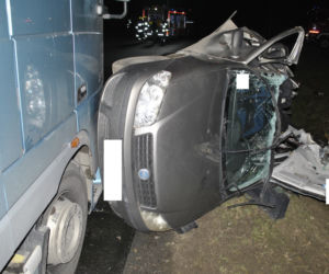 Będków. Z punto została MIAZGA. Rozpędzona osobówka wpadła wprost pod tira! [FOTO]