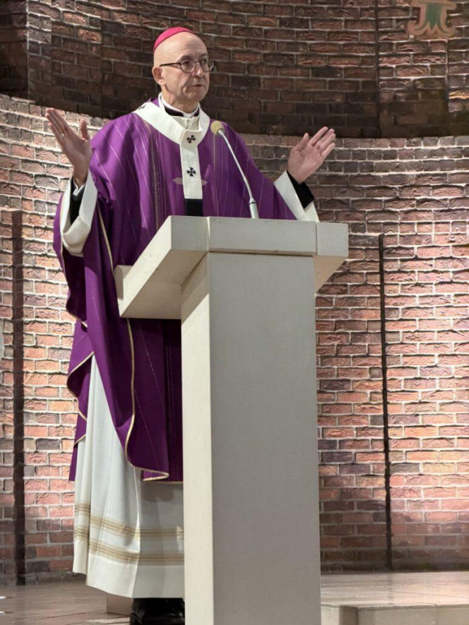 Spędzili 42 godziny na modlitwie w Warszawie. Powód może szokować