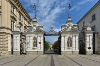 Prokuratura zajmuje się gwałtem studentki UW. Oskarżany doktorant zabiera głos
