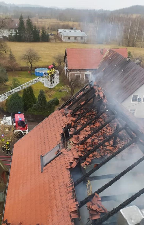 Pożar domu w Karpnikach na Dolnym Śląsku