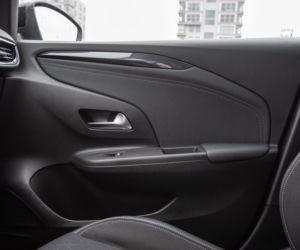 Peugeot 208 Allure vs Opel Corsa Elegance