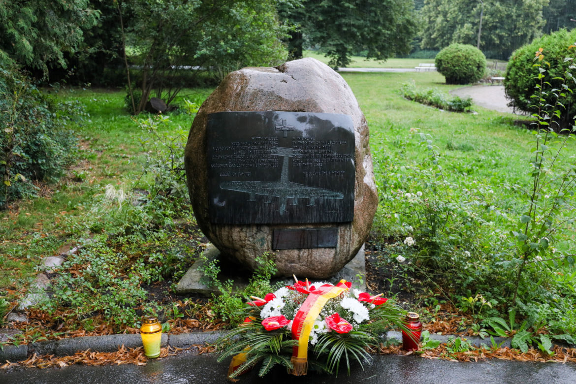 Głaz pamiątkowy w Parku Skaryszewskim