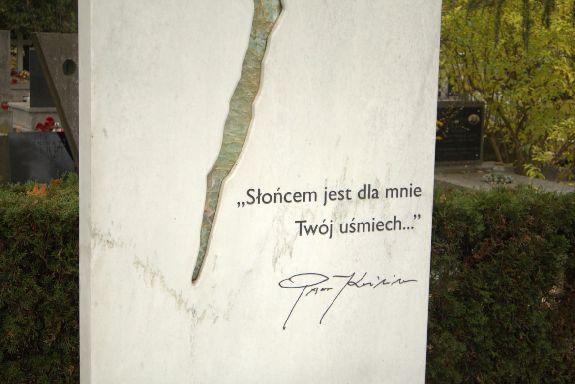 Minęło już kilka lat od śmierci Pawła Królikowskiego. Tak dziś wygląda grób Kusego z "Rancza"