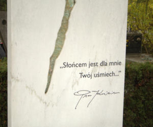 Minęło już kilka lat od śmierci Pawła Królikowskiego. Tak dziś wygląda grób Kusego z Rancza