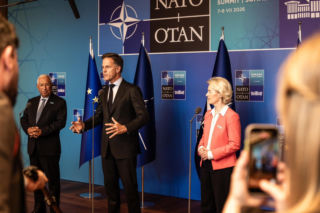 Rutte na szczycie w Ankarze: Polska jest liderem inwestycji w siły zbrojne
