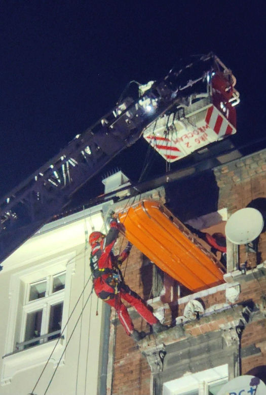 Dramatyczna akcja we Wrocławiu! Ewakuowali pacjentkę przez okno z 4. piętra