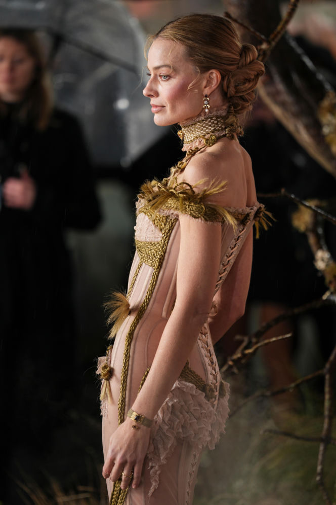 Jacob Elordi i Margot Robbie na premierze "Wichrowych Wzgórz"