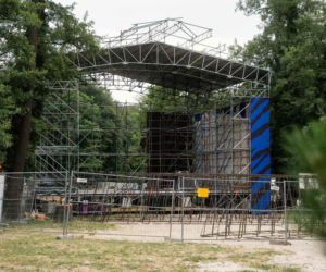 Budowa sceny na Rap Stacja Festival