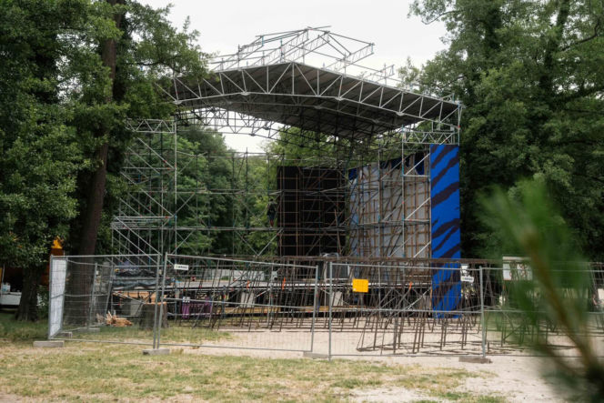 Budowa sceny na Rap Stacja Festival