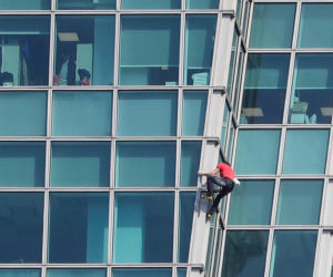 Alex Honnold wspiął się na wieżowiec Taipei 101