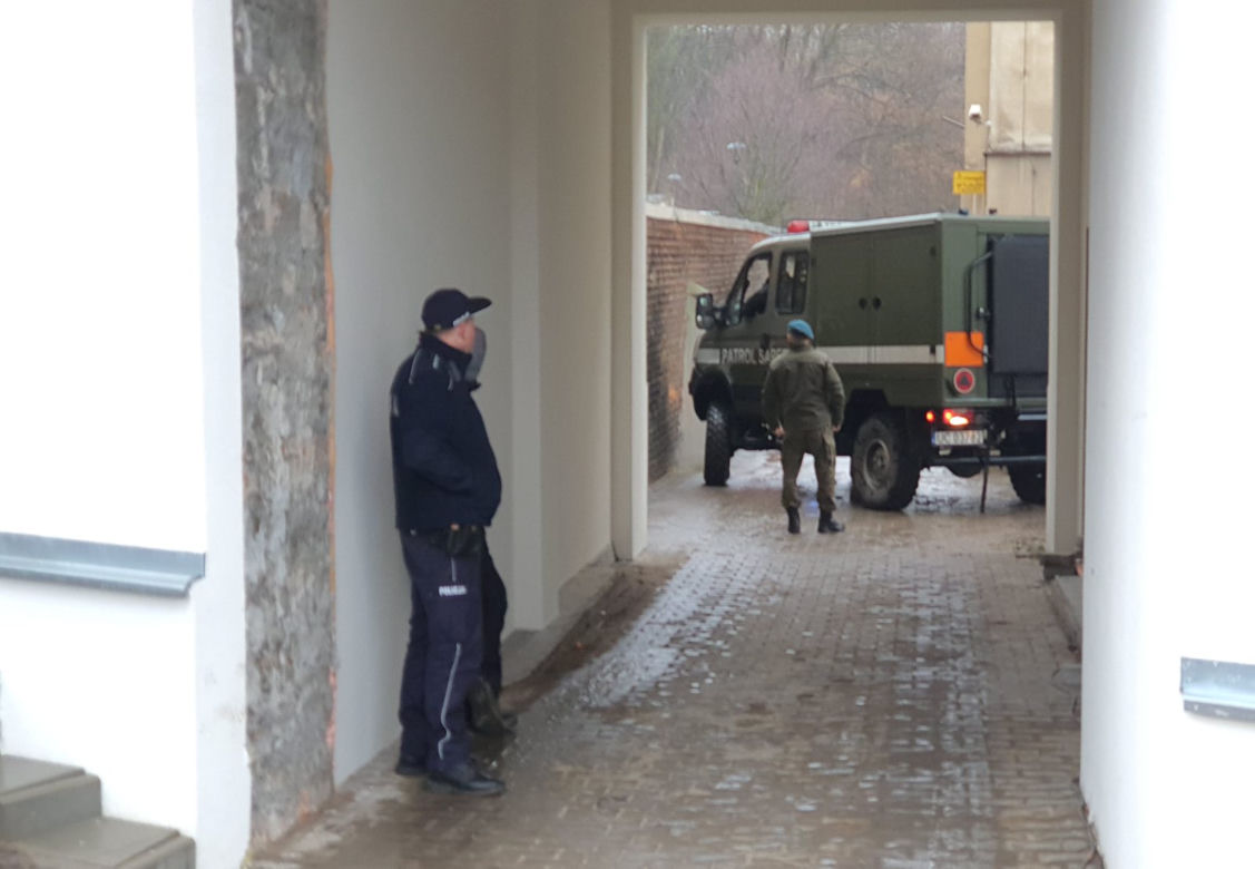 Niewybuch w szkole na ul. Okopowej! Ewakuowano 220 osób!