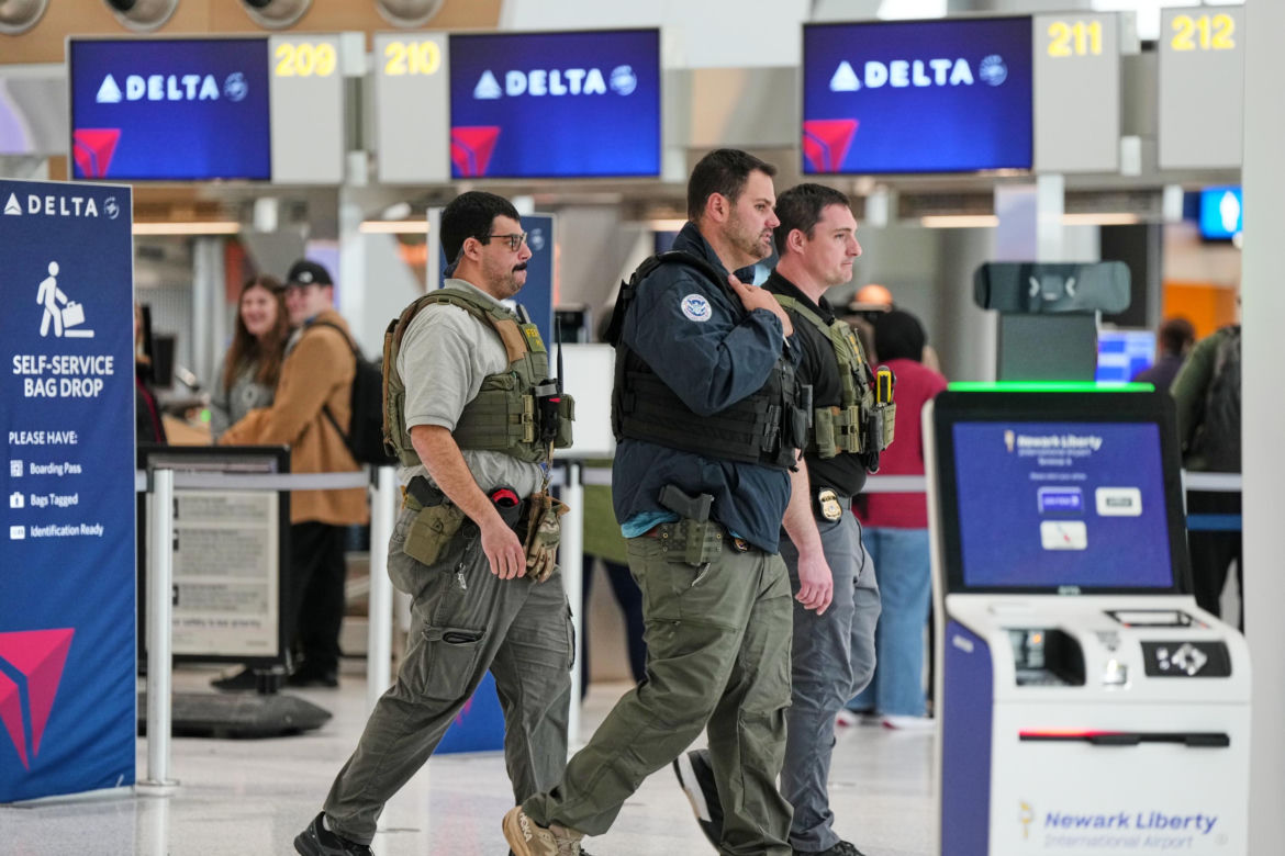 Paraliż na lotniskach w USA. ICE na ratunek