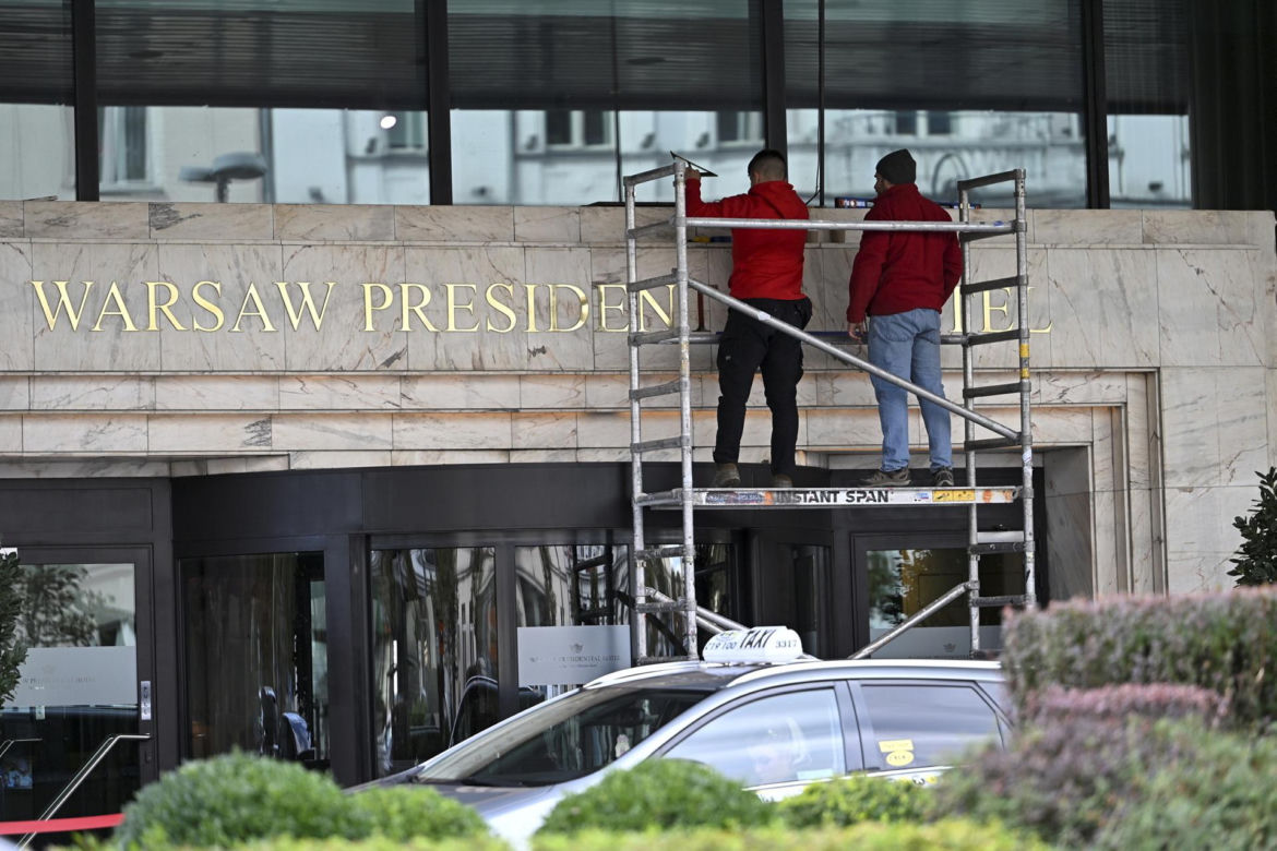 Marszałek zamknie najsłynniejszy hotel w Polsce? Urząd wstrzymuje usługi hotelarskie w wieżowcu w centrum Warszaw
