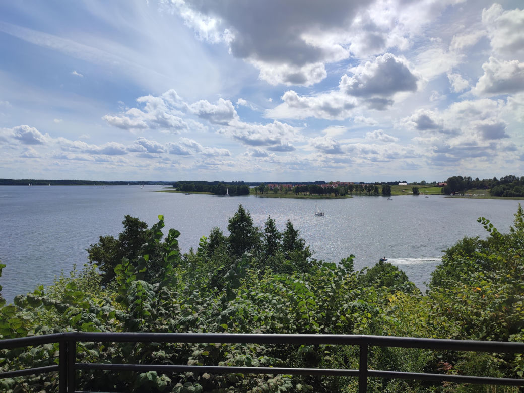 Punkt widokowy nad jeziorem Święcajty. Zapiera dech w piersiach! [ZDJĘCIA]