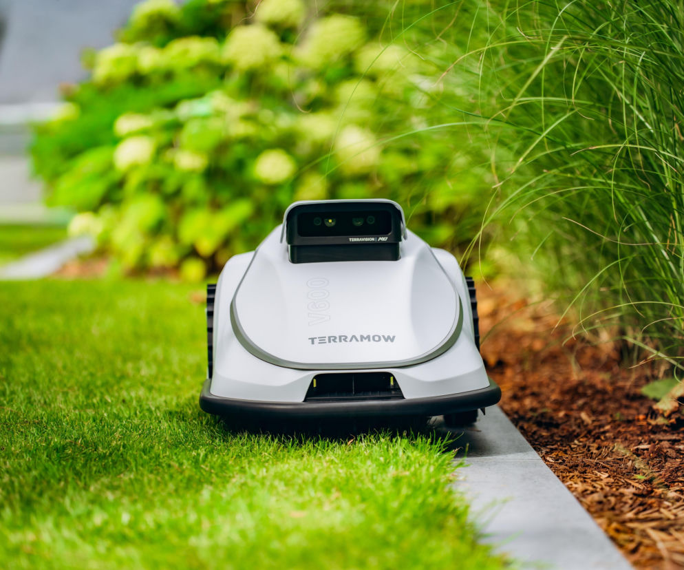 Bezprzewodowe roboty koszące. Koszenie bez kabli, bez stresu i niemal bez hałasu